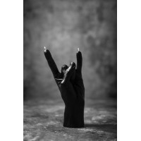 Cвеча "Rock" в форме руки (черный цвет)